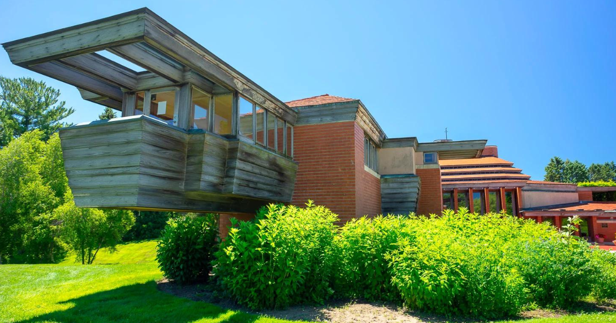 Frank Lloyd Wright’s Wingspan House: A Masterpiece of Architecture